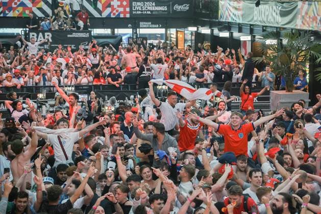 . 06 07 2024. London, United Kingdom. England Fans BoxPark Wembley. Supporters watch screening of England s knockout game against Switzerland on the big screen at BoxPark, Wembley.  xMartynxWheatleyx xi-Imagesx IIM-25357-0060