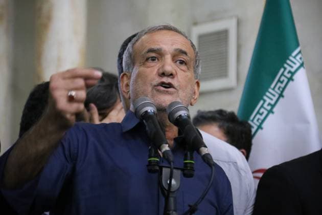 News Themen der Woche KW27 News Bilder des Tages July 6, 2024, Tehran, Iran: Newly elected Iranian President MASOUD PEZESHKIAN speaks during a meeting a day after the presidential election at the shrine of the Islamic Republic s founder Ayatollah Khomeini in southern Tehran. The Ministry of Interior has confirmed that Pezeshkian, a proponent of enhanced Western relations, secured victory in a runoff presidential election against the ultraconservative Saeed Jalili on July 6. Tehran Iran - ZUMAf146 20240706_zip_f146_024 Copyright: xRouzbehxFouladix