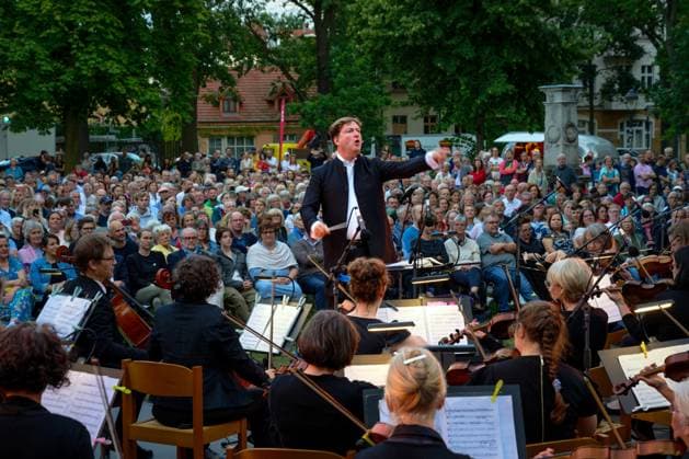 Music Art Culture Symphony Orchestra Classic 6 07 2024 Potsdam State Capital Brandenburg Classic at Weberplatz 2024 15 years Symphony Orchestra Collegium musicum Potsdam Artistic Director Dr Knut Andreas Potsdam Brandenurg GER