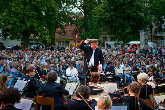 Music Art Culture Symphony Orchestra Classic 6 07 2024 Potsdam State Capital Brandenburg Classic at Weberplatz 2024 15 years Symphony Orchestra Collegium musicum Potsdam Artistic Director Dr Knut Andreas Potsdam Brandenurg GER