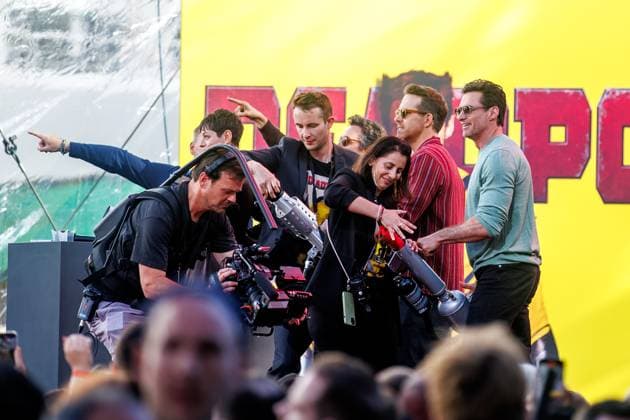 Entertainment Themen der Woche KW27 Fan Event - Deadpool & Wolverine Ryan Reynolds and Hugh Jackman beim Fan Event zum Kinofilm Deadpool & Wolverine auf dem Mercedes Platz am 07.07.2024 in Berlin. *** Fan Event Deadpool Wolverine Ryan Reynolds and Hugh Jackman at the fan event for the movie Deadpool Wolverine at Mercedes Platz on 07 07 2024 in Berlin Copyright: xEventpressxKochanx