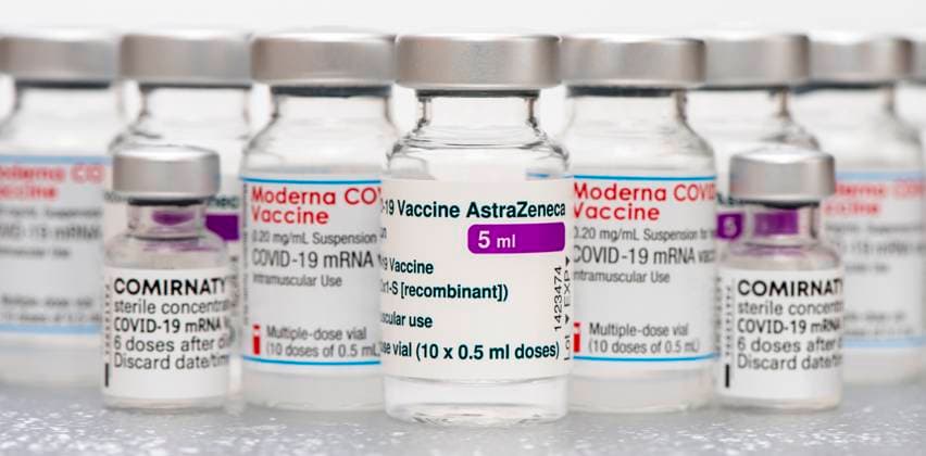 Covid-19 Impfstoff von Astra Zeneca, Moderna und Pfizer; Biontech; Pfizer-Biontech Der Impfstoff von Astra Zeneca, Moderna und Pfizer; Biontech; Pfizer-Biontech gegen Corona Covid-19 *** Covid 19 vaccine from Astra Zeneca, Moderna and Pfizer Biontech Pfizer Biontech The vaccine from Astra Zeneca, Moderna and Pfizer Biontech Pfizer Biontech against Corona Covid 19