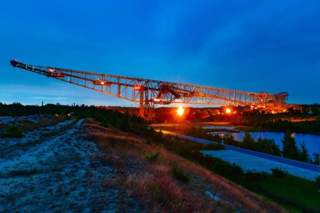 Abraumförderbrücke Blick am 6. Juli 2024 auf das Besucherbergwerk Abraumförderbrücke F60 am Bergheider See in der Lausitz an der Grenze von Brandenburg zu Sachsen. Lichterfelde Schacksdorf Brandenburg Deutschland _JK17418 *** Overburden conveyor bridge View on July 6, 2024 of the visitor mine overburden conveyor bridge F60 at Bergheider See in Lusatia on the border of Brandenburg to Saxony Lichterfelde Schacksdorf Brandenburg Germany JK17418