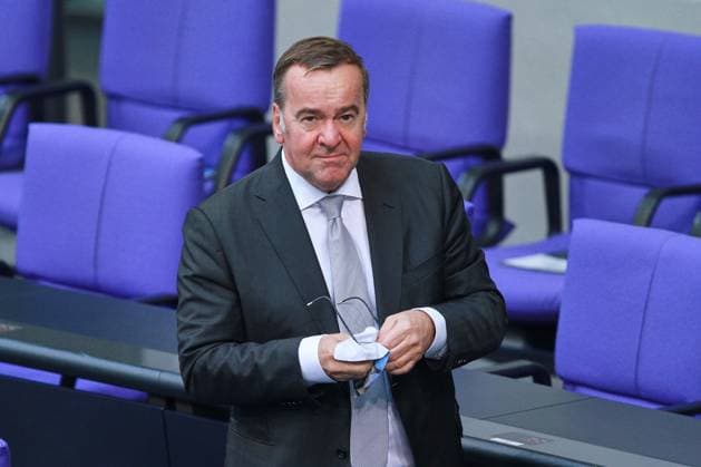 Berlin, Germany, 04 07 2024 German Bundestag 181 Bundestag session Defense Minister Boris Pistorius, SPD, cleans his glasses and looks directly into the camera Copyright: xdtsxNachrichtenagenturx dts_43468