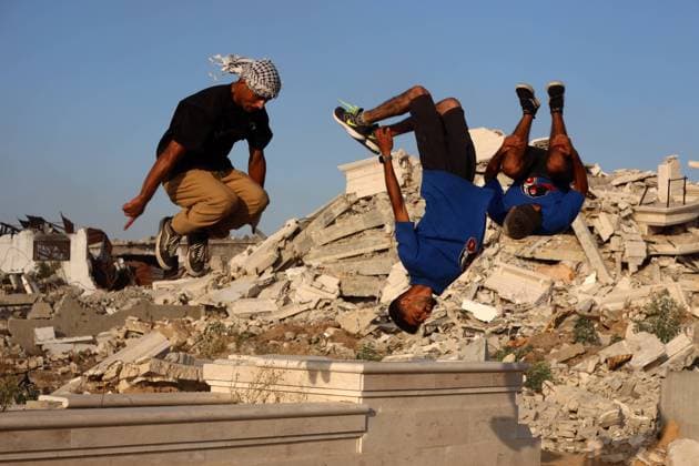 Bilder des Jahres 2024, News 07 Juli News Themen der Woche KW28 Parkour in Gaza Among Ruins of Bombed Building Amid Hamas-Israel Conflict Palestinian youths are playing parkour at the ruins of a building destroyed in recent Israeli air strikes, in Zawayda, in the central Gaza Strip, on July 9, 2024, amid the ongoing conflict between Israel and the Hamas movement. Gaza Palestine  Copyright: xMajdixFathix originalFilename: fathi-notitle240709_npQaK.jpg