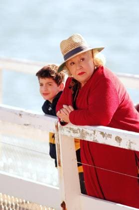 Raising Waylon - filmstill Jeremy Bergman & Doris Roberts in Raising Waylon EDITORIAL USE ONLY Copyright: xCAP NFSx