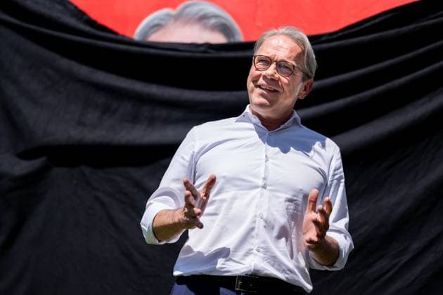 SPD THÜRINGEN PRÄSENTIERT LANDTAGSWAHLKAMPAGNE 09 07 2024 - Erfurt: Der Spitzenkandidat der SPD Thüringen, Georg Maier, vor einem der verhüllten Plakate. Präsentation der Landtagswahlkampagne des SPD Thüringen am 9. Juli 2024. _________________ *** SPD THURINGIA PRESENTS STATE ELECTION CAMPAIGN 09 07 2024 Erfurt The top candidate of the SPD Thuringia, Georg Maier, in front of one of the wrapped posters Presentation of the state election campaign of the SPD Thuringia on July 9, 2024
