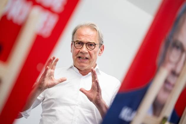 SPD THÜRINGEN PRÄSENTIERT LANDTAGSWAHLKAMPAGNE 09 07 2024 - Erfurt: Der Spitzenkandidat der SPD Thüringen, Georg Maier, in der Landesgeschäftsstelle der SPD Thüringen. Präsentation der Landtagswahlkampagne des SPD Thüringen am 9. Juli 2024. _________________ *** SPD THURINGIA PRESENTS STATE ELECTION CAMPAIGN 09 07 2024 Erfurt The top candidate of the SPD Thuringia, Georg Maier, at the state office of the SPD Thuringia Presentation of the state election campaign of the SPD Thuringia on July 9, 2024