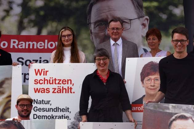 Erfurt, 10.07.2024 Präsentation der Landtagswahlkampagne der Partei Die Linke Thüringen und des Team Ramelow am 10. Juli 2024 zur Landtagswahl am 1. September 2024 in Thüringen Thüringen Deutschland *** Erfurt, 10 07 2024 Presentation of the state election campaign of the Left Party Thuringia and Team Ramelow on July 10, 2024 for the state election on September 1, 2024 in Thuringia Thuringia Germany Copyright: xMarioxGentzelx