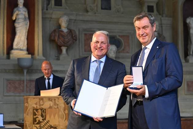 Christian SCHOTTENHAMEL Gastronomer , Markus SOEDER State Premier of Bavaria and CSU Chairman Award of the Bavarian Order of Merit in the Antiquariat of the Residence in Munich on 10 07 2024