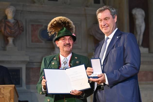 Anton HOETZELSPERGER Member of the Bavarian Traditional Costume Association , Markus SOEDER State Premier of Bavaria and CSU Chairman Award of the Bavarian Order of Merit in the Antiquariat of the Residence in Munich on 10 07 2024