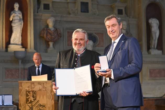 Karl Heinz KNOLL, Markus SOEDER State Premier of Bavaria and CSU Chairman Award of the Bavarian Order of Merit in the Antiquariat of the Residence in Munich on 10 07 2024