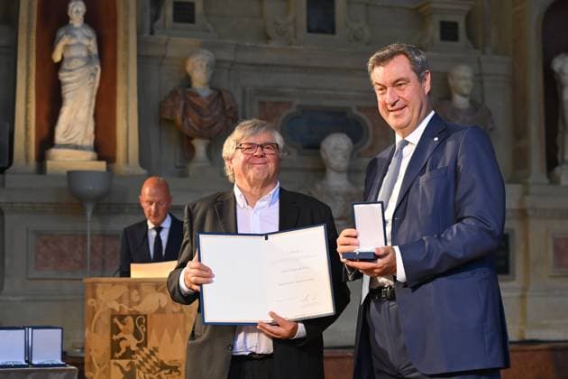 Fitzgerald KUSZ Writer , Markus SOEDER State Premier of Bavaria and CSU Chairman Award of the Bavarian Order of Merit in the Antiquariat of the Residence in Munich on 10 07 2024