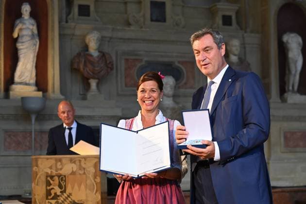 Traudi SIFERLINGER Folk musician , Markus SOEDER State Premier of Bavaria and CSU Chairman Award of the Bavarian Order of Merit in the Antiquariat of the Residence in Munich on 10 07 2024