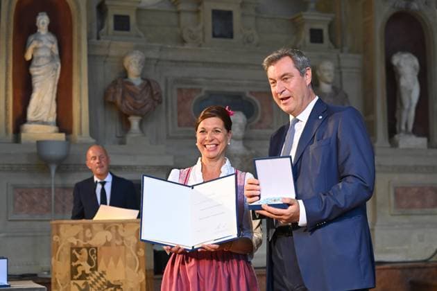 Traudi SIFERLINGER Folk musician , Markus SOEDER State Premier of Bavaria and CSU Chairman Award of the Bavarian Order of Merit in the Antiquariat of the Residence in Munich on 10 07 2024