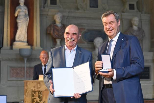 Artur STEINMANN President of the Franconian Winegrowers Association Markus SOEDER State Premier of Bavaria and CSU Chairman Award of the Bavarian Order of Merit in the Antiquariat of the Residence in Munich on 10 07 2024