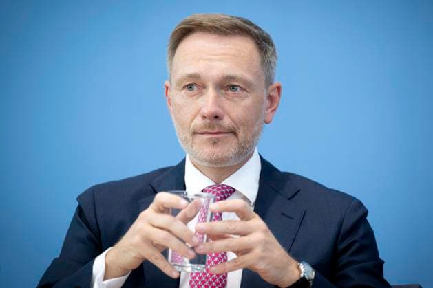 Christian Lindner - Bundeshaushalt 2025 DEU, Deutschland, Germany, Berlin, 05.07.2024 Christian Lindner , Bundesfinanzminister FDP waehrend der Bundespressekonferenz zum Thema Bundeshaushalt 2025 in Berlin Deutschland en: Christian Lindner , Federal Finance Minister FDP during the federal press conference on the subject of the 2025 federal budget plan in Berlin Germany . *** Christian Lindner Bundeshaushalt 2025 DEU, Deutschland, Germany, Berlin, 05 07 2024 Christian Lindner , Federal Finance Minister FDP during the federal press conference on the subject of the 2025 federal budget plan in Berlin Germany en Christian Lindner , Federal Finance Minister FDP during the federal press conference on the subject of the 2025 federal budget plan i