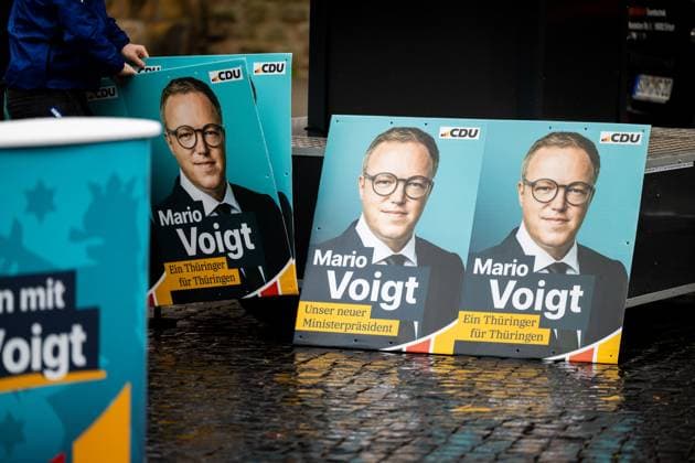 LANDTAGSWAHLKAMPF THÜRINGEN - KAMPAGNENPRÄSENTATION CDU THÜRINGEN 12 07 2024 - Erfurt: Wahlplakate des Spitzenkandidaten der CDU Thüringen, Mario Voigt, stehen auf dem Domplatz. Präsentation der Kampagne der CDU Thüringen zur Landtagswahl 2024 auf den Erfurter Domplatz am 12. Juli 2024. _________________ *** STATE ELECTION CAMPAIGN THURINGIA CAMPAIGN PRESENTATION CDU THURINGIA 12 07 2024 Erfurt Election posters of the top candidate of the CDU Thuringia, Mario Voigt, stand on the cathedral square Presentation of the campaign of the CDU Thuringia for the state election 2024 on the Erfurt cathedral square on July 12, 2024