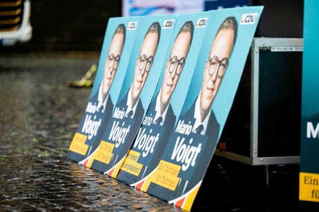 LANDTAGSWAHLKAMPF THÜRINGEN - KAMPAGNENPRÄSENTATION CDU THÜRINGEN 12 07 2024 - Erfurt: Wahlplakate des Spitzenkandidaten der CDU Thüringen, Mario Voigt, stehen auf dem Domplatz. Präsentation der Kampagne der CDU Thüringen zur Landtagswahl 2024 auf den Erfurter Domplatz am 12. Juli 2024. _________________ *** STATE ELECTION CAMPAIGN THURINGIA CAMPAIGN PRESENTATION CDU THURINGIA 12 07 2024 Erfurt Election posters of the top candidate of the CDU Thuringia, Mario Voigt, stand on the cathedral square Presentation of the campaign of the CDU Thuringia for the state election 2024 on the Erfurt cathedral square on July 12, 2024