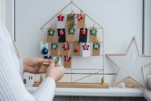 Number on craft paper notes with tasks before Christmas holidays. Female making kraft paper for handmade advent calendar Made with your own hands step by step DIY Number on craft paper notes with tasks before Christmas holidays. Female making kraft paper for handmade advent calendar Made with your own hands step by step DIY crafts do it yourself Copyright: xZoonar.com AnastasiiaxYanishevskax 21915208