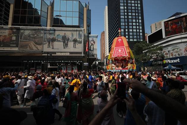Lord Jagannath Grand Chariot Fest, Toronto Canada Devotees of Lord Jagannath are taking part in the procession of the Lord Jagannath Grand Chariot fest on Yonge Street in Downtown Toronto, Canada, on July 13, 2024. Toronto Canada  Copyright: xArrushxChoprax originalFilename: chopra-notitle240713_npCSx.jpg