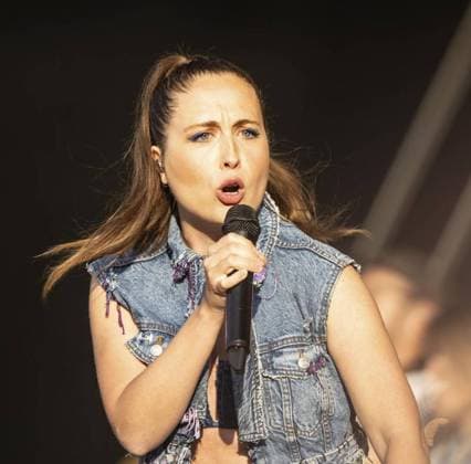 Performance by Alice Merton in Dortmund FOR EDITORIAL PURPOSES ONLY EDITORIAL USE ONLY p Performance by pop musician Alice Merton on Saturday, July 13, 2024 as part of the EURO 2024 Festival at Westfalenpark in Dortmund The concert also includes the performance of the Fantastischen Vier often abbreviated Fanta 4 , a German hip hop group f Copyright: STEFANxAREND doc7wa85rsrk07rs6863t3 ,EDITORIAL USE ONLY Copyright: STEFANxAREND