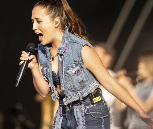 Performance by Alice Merton in Dortmund FOR EDITORIAL PURPOSES ONLY EDITORIAL USE ONLY p Performance by pop musician Alice Merton on Saturday, July 13, 2024 as part of the EURO 2024 Festival at Westfalenpark in Dortmund The concert also includes the performance of the Fantastischen Vier often abbreviated Fanta 4 , a German hip hop group f Copyright: STEFANxAREND doc7wa85rwnm5ddjsoxjor ,EDITORIAL USE ONLY Copyright: STEFANxAREND