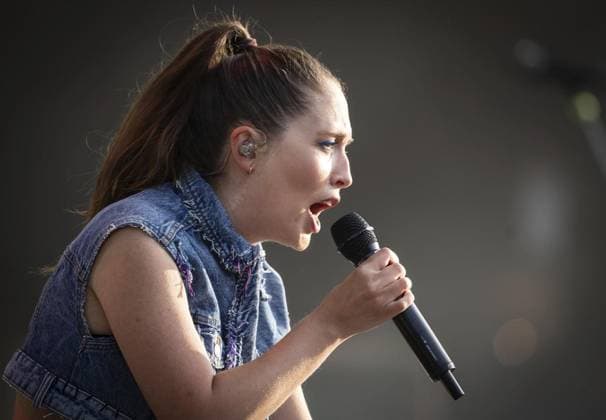 Performance by Alice Merton in Dortmund FOR EDITORIAL PURPOSES ONLY EDITORIAL USE ONLY p Performance by pop musician Alice Merton on Saturday, July 13, 2024 as part of the EURO 2024 Festival at Westfalenpark in Dortmund The concert also includes the performance of the Fantastischen Vier often abbreviated Fanta 4 , a German hip hop group f Copyright: STEFANxAREND doc7wa86obvxdt149moh9mr ,EDITORIAL USE ONLY Copyright: STEFANxAREND