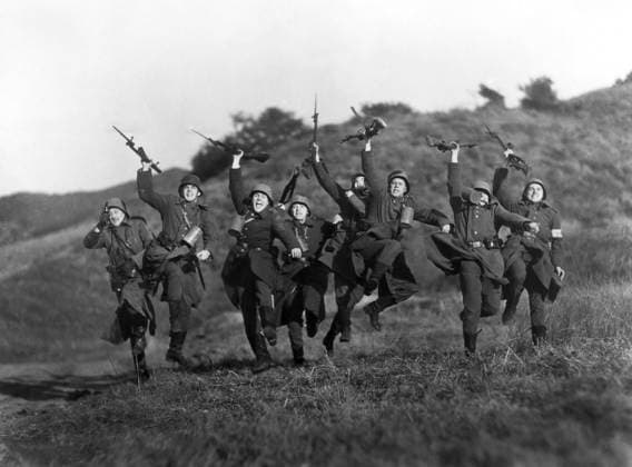 Archivbilder der Woche KW28 Charging Soldiers with Rifles, on-set of the Film The Road Back , 1937  Copyright: xABxArchivex jtv006514