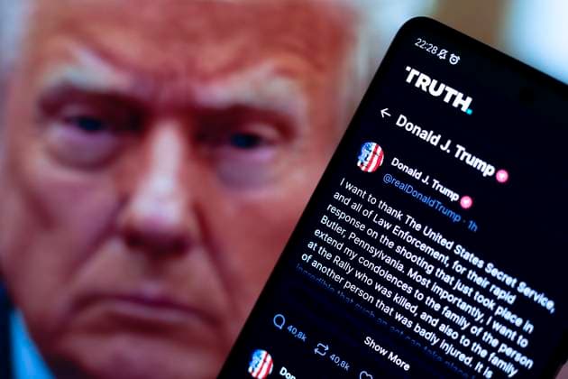 Photo illustration in Paraguay. In this photo illustration, the official profile of the former president of the United States Donald John Trump, seen on the social network Truth. The former president of U.S.A Donald John Trump, used his official profile on the Truth social network to say he was shot on the ear. Paraguay Copyright: xJaquexSilvax xSOPAxImagesx JAQUESILVA_13072024-4600
