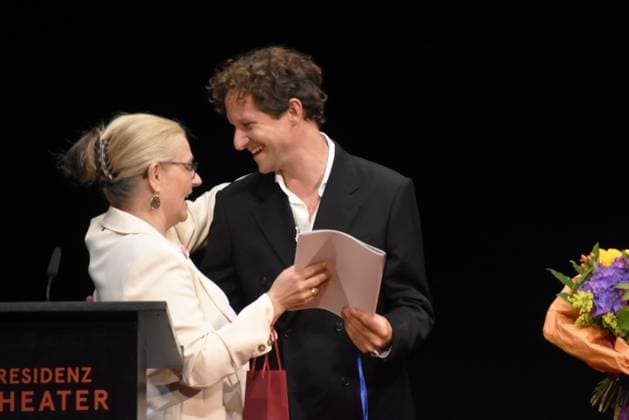 Marissa Biebl Chairwoman Friends of the Residenztheater Moritz Treuenfels Actor Kurt Meisel Award Winner Birgitt Bauhausen Deputy Chairwoman Friends of the Residenztheater Munich 14 07 2024 Residenztheater The presentation of the Kurt Meisel Award to Moritz Treuenfels and the two sponsorship awards to Isabell Antonia Hoeckel and Vassilissa Re Muenchen