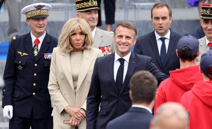 News Themen der Woche KW28 News Bilder des Tages President Emmanuel Macron and his wife the French First Lady Brigitte Macron during a walkabout at the end of the ceremony for the 144th military parade on July 14th, FÃªte Nationale, in Paris The President of the French Republic Emmanuel Macron and his wife the French First Lady Brigitte Macron with SÃ bastien Lecornu, Minister of the Armed Forces, during a walkabout at the ceremony of the 144th military parade on Bastille Day, in Paris, France, on July 14, 2024 Dominique Jacovides Bestimage rench President during the Bastille Day parade, in Paris, France, on July 14, 2024 Paris France  Copyright: xDOMINIQUExJACOVIDESx xBESTIMAGExDOMINIQUExJACOVIDESx xBESTIMAGEx