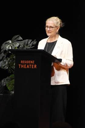Marissa Biebl Chairwoman Friends of the Residenztheater Muenchen 14 07 2024 Residenztheater The Kurt Meisel Prize will be awarded to Moritz Treuenfels and the two sponsorship prizes to Isabell Antonia Hoeckel and Vassilissa Reznikoff at a matinee Muenchen