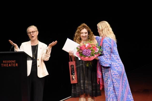 Marissa Biebl Chairwoman Friends of the Residenztheater Vassilissa Reznikof Actress Sponsorship Award Winner Birgitt Bauhausen STV Chairwoman Friends of the Residenztheater Munich 14 07 2024 Residenztheater The presentation of the Kurt Meisel Award to Moritz Treuenfels and the two sponsorship awards to Isabell Antonia Hoeckel and Vassilissa Reznikoff will