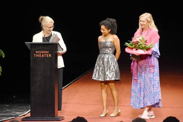Marissa Biebl Chairwoman Friends of the Residenztheater Isabell Antonia Hoeckel Actress Sponsorship Award Winner Birgitt Bauhausen STV Chairwoman Friends of the Residenztheater Munich 14 07 2024 Residenztheater The presentation of the Kurt Meisel Award to Moritz Treuenfels and the two sponsorship awards to Isabell Antonia Hoeckel and Vassilissa Rezni