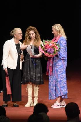 Marissa Biebl Chairwoman Friends of the Residenztheater Vassilissa Reznikof Actress Sponsorship Award Winner Birgitt Bauhausen STV Chairwoman Friends of the Residenztheater Munich 14 07 2024 Residenztheater The presentation of the Kurt Meisel Award to Moritz Treuenfels and the two sponsorship awards to Isabell Antonia Hoeckel and Vassilissa Reznikoff will