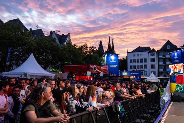 Public Viewing in Cologne Fan Zone at Heumarkt Cologne 14 07 2024 Spectators at the match in Fan Zone at Heumarkt Public Viewing in Cologne Fan Zone at Heumarkt Cologne 14 07 2024 Cologne Heumarkt NRW Germany Copyright: xBEAUTIFULxSPORTS Buriakovx