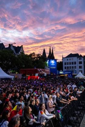 Public Viewing in Cologne Fan Zone at Heumarkt Cologne 14 07 2024 Spectators at the match in Fan Zone at Heumarkt Public Viewing in Cologne Fan Zone at Heumarkt Cologne 14 07 2024 Cologne Heumarkt NRW Germany Copyright: xBEAUTIFULxSPORTS Buriakovx