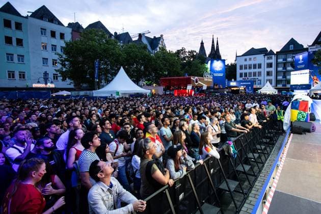 Public Viewing in Cologne Fan Zone at Heumarkt Cologne 14 07 2024 Spectators at the match in Fan Zone at Heumarkt Public Viewing in Cologne Fan Zone at Heumarkt Cologne 14 07 2024 Cologne Heumarkt NRW Germany Copyright: xBEAUTIFULxSPORTS Buriakovx