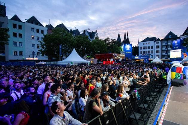 Public Viewing in Cologne Fan Zone at Heumarkt Cologne 14 07 2024 Spectators at the match in Fan Zone at Heumarkt Public Viewing in Cologne Fan Zone at Heumarkt Cologne 14 07 2024 Cologne Heumarkt NRW Germany Copyright: xBEAUTIFULxSPORTS Buriakovx