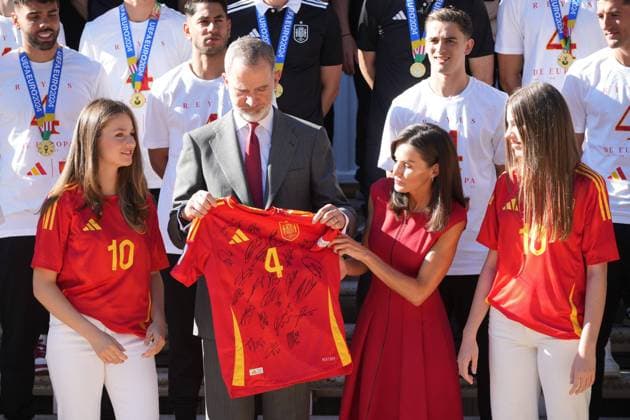 Bilder des Jahres 2024, Entertainment 07 Juli Entertainment Themen der Woche KW 29 Entertainment Bilder des Tages Spanish King Felipe VI and Queen Letizia de Borbon with Princess Leonor and Infanta Sofia de Borbon at a reception to honour the Spain Soccer team after their victory in the UEFA Euro Germany 2024 in Madrid on Modany, 15 July 2024. Cordon Press 