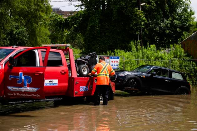 July 16, 2024, Toronto, On, Canada: A tow truck operator responds to submerged vehicles at an underpass at Parkside Drive and Lake Shore Blvd., after heavy rain caused flooding, in Toronto on Tuesday, July 16, 2024. Toronto Canada  - ZUMAc35_ 20240716_zaf_c35_042 Copyright: xChristopherxKatsarovx