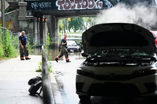 July 16, 2024, Toronto, On, Canada: Emergency services respond to submerged vehicles at an underpass at Parkside Drive and Lake Shore Blvd., after heavy rain caused flooding, in Toronto on Tuesday, July 16, 2024. Toronto Canada  - ZUMAc35_ 20240716_zaf_c35_040 Copyright: xChristopherxKatsarovx