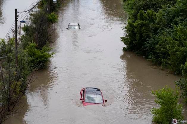 July 16, 2024, Toronto, On, Canada: Cars are partially submerged in flood waters in the Don Valley following heavy rain in Toronto, on Tuesday, July 16 2024. Toronto Canada  - ZUMAc35_ 20240716_zaf_c35_033 Copyright: xArlynxMcadoreyx