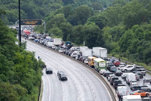 July 16, 2024, Toronto, On, Canada: Traffic backs up on the Don Valley Parkway due to flooding following heavy rain in Toronto, on Tuesday, July 16 2024. Toronto Canada  - ZUMAc35_ 20240716_zaf_c35_108 Copyright: xArlynxMcadoreyx