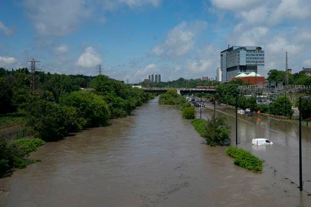 July 16, 2024, Toronto, On, Canada: The Don River overflows causing flooding surrounding on roads following heavy rain in Toronto, on Tuesday, July 16 2024. Toronto Canada  - ZUMAc35_ 20240716_zaf_c35_114 Copyright: xArlynxMcadoreyx