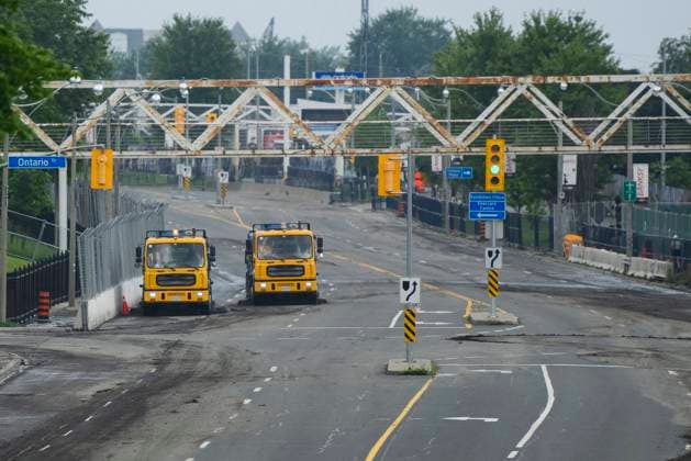 July 16, 2024, Toronto, On, Canada: City crews clean up debris on Lake Shore Blvd., after heavy rain caused flooding, in Toronto on Tuesday, July 16, 2024. Toronto Canada  - ZUMAc35_ 20240716_zaf_c35_123 Copyright: xChristopherxKatsarovx