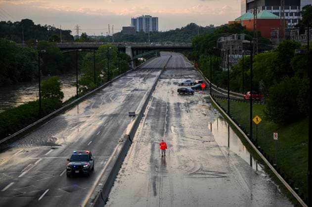 July 16, 2024, Toronto, On, Canada: Cars remain stranded on the Don Valley Parkway as water recedes following heavy rain that caused flooding, in Toronto on Tuesday, July 16, 2024. Toronto Canada  - ZUMAc35_ 20240716_zaf_c35_141 Copyright: xChristopherxKatsarovx