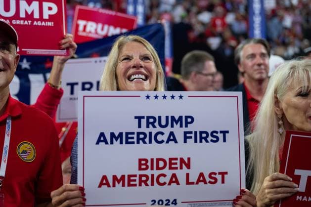 July 16, 2025, Milwaukee, Wisconsin, USA: Attendees hold up Trump signs at the Republican National Convention in Milwaukee, Wisconsin at the Fiserv Forum on Tuesday, July 16, 2024 Milwaukee USA - ZUMAs152 20250716_faa_s152_016 Copyright: xAnnabellexGordonx