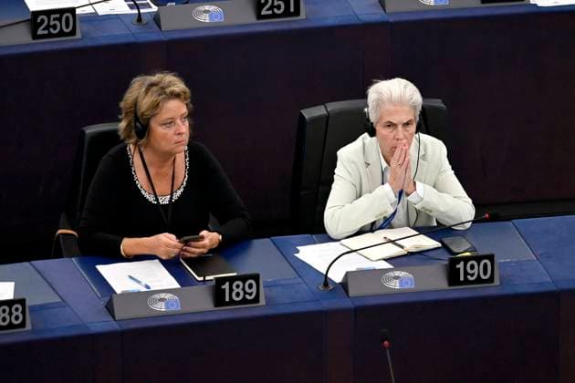 News Bilder des Tages Die Politikerinnen Stine Bosse (Moderaterne) und Marie-Agnes Strack-Zimmermann (FDP) sitzen im EU-Parlament in Straßburg. Straßburg, 17.07.2024 Grand Est Frankreich *** The politicians Stine Bosse Moderaterne and Marie Agnes Strack Zimmermann FDP sit in the EU Parliament in Strasbourg Strasbourg, 17 07 2024 Grand Est France Copyright: xDwixAnoraganingrumx